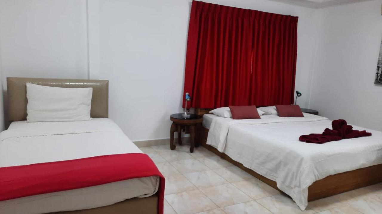 Happy Beach Jomtien Guesthouse Екстер'єр фото