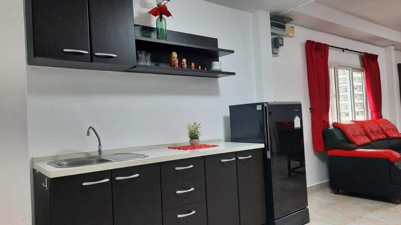 Happy Beach Jomtien Guesthouse Екстер'єр фото