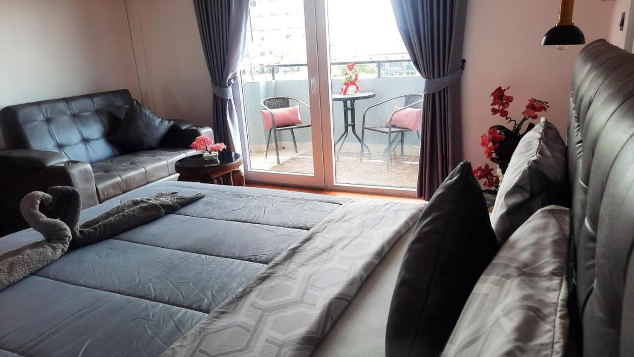 Happy Beach Jomtien Guesthouse Екстер'єр фото