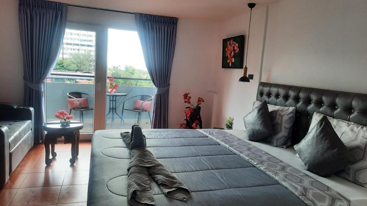 Happy Beach Jomtien Guesthouse Екстер'єр фото