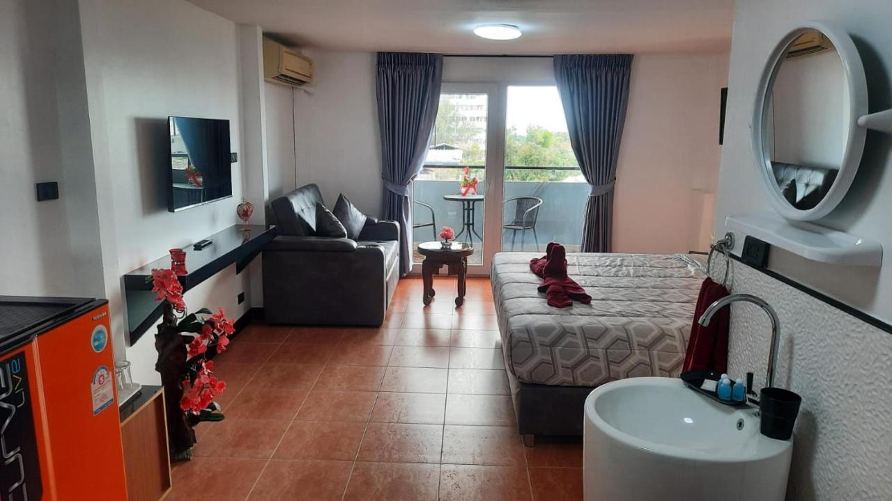 Happy Beach Jomtien Guesthouse Екстер'єр фото