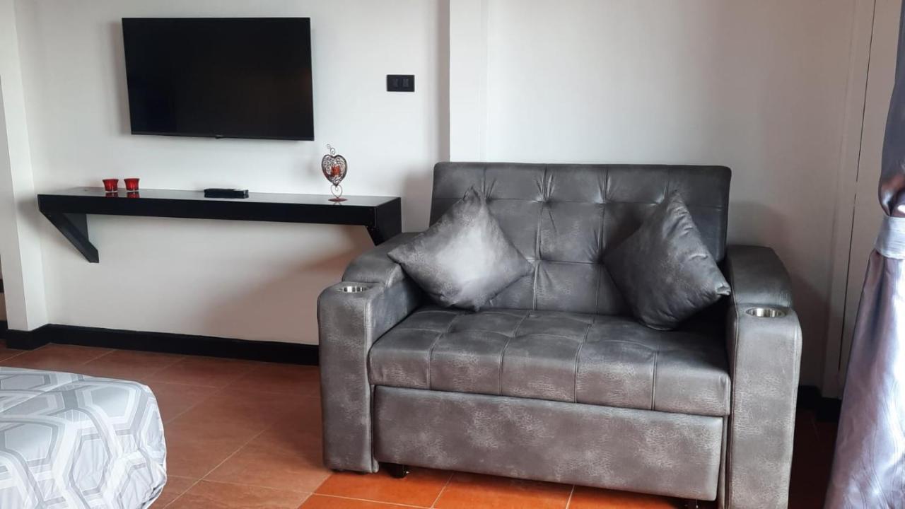 Happy Beach Jomtien Guesthouse Екстер'єр фото