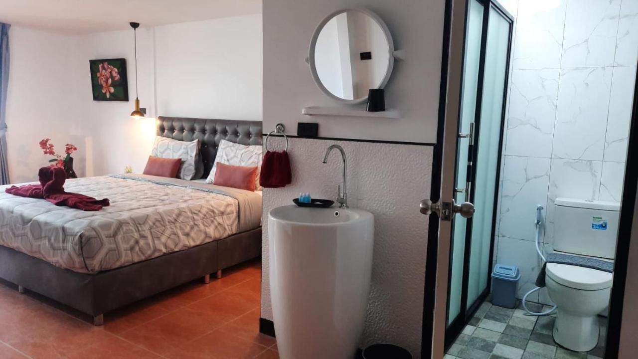 Happy Beach Jomtien Guesthouse Екстер'єр фото