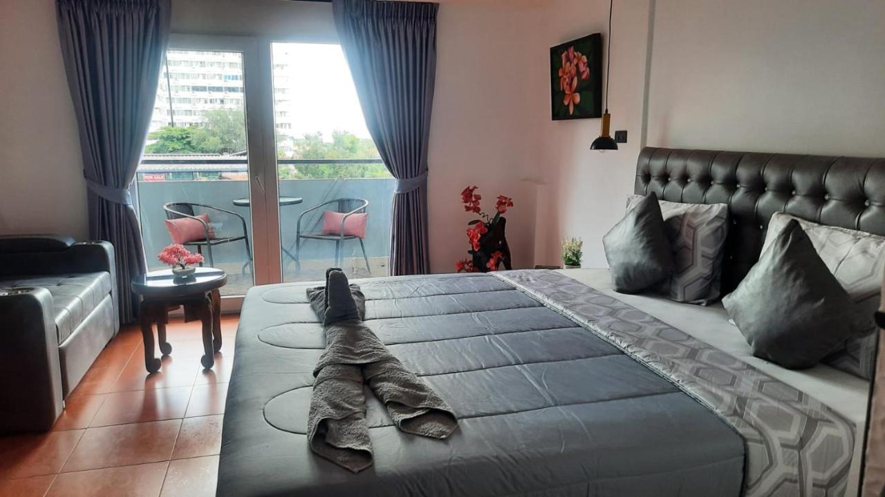Happy Beach Jomtien Guesthouse Екстер'єр фото