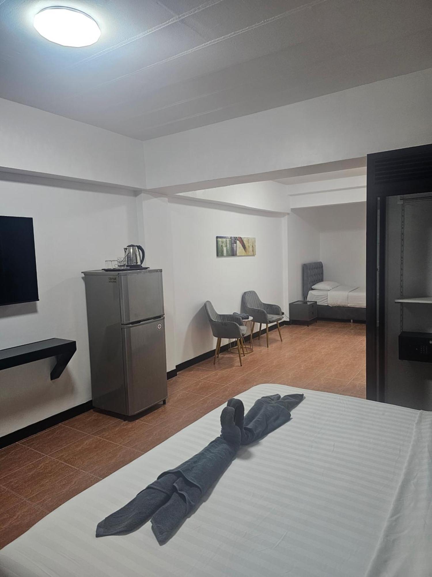 Happy Beach Jomtien Guesthouse Екстер'єр фото