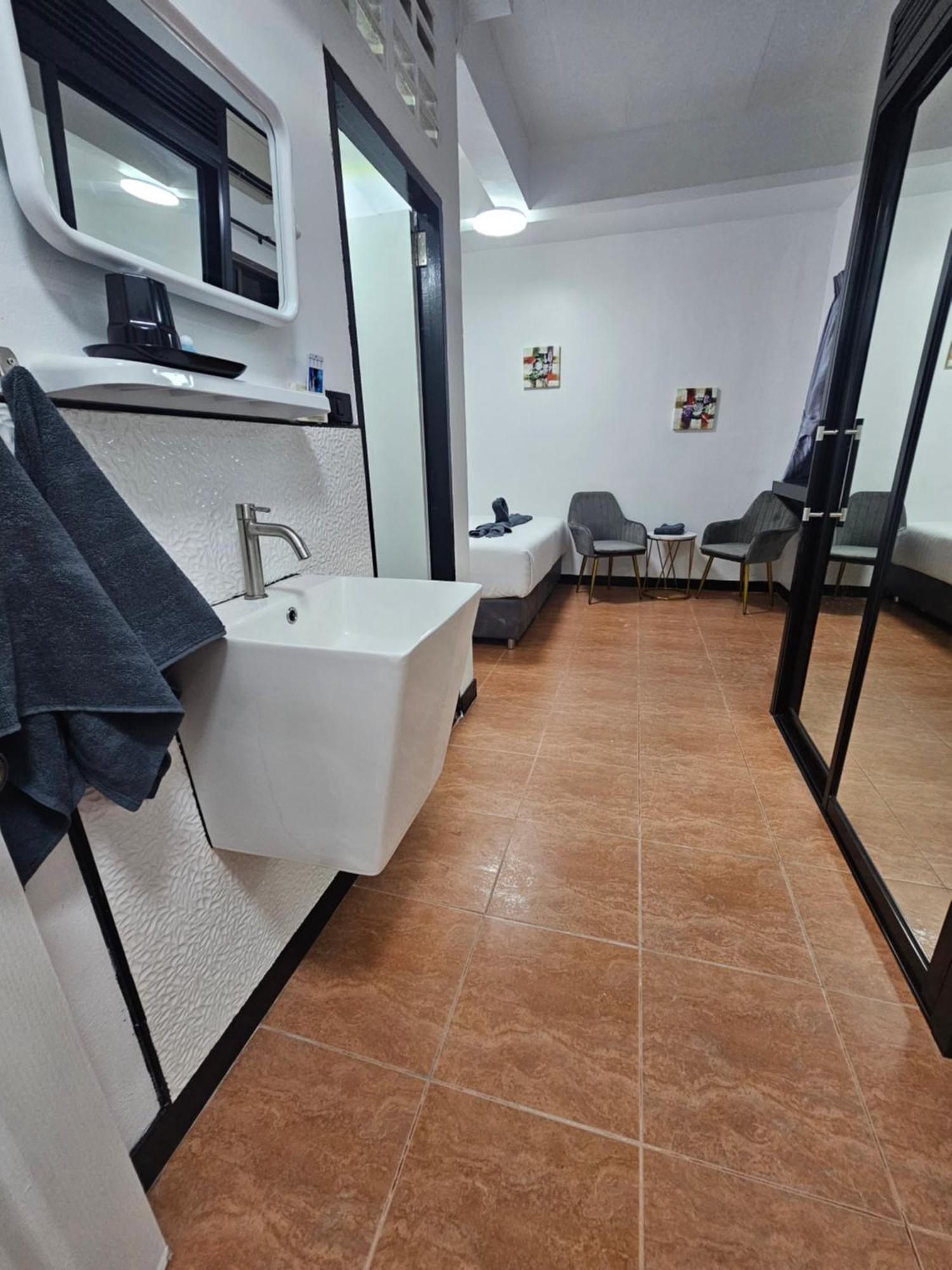 Happy Beach Jomtien Guesthouse Екстер'єр фото
