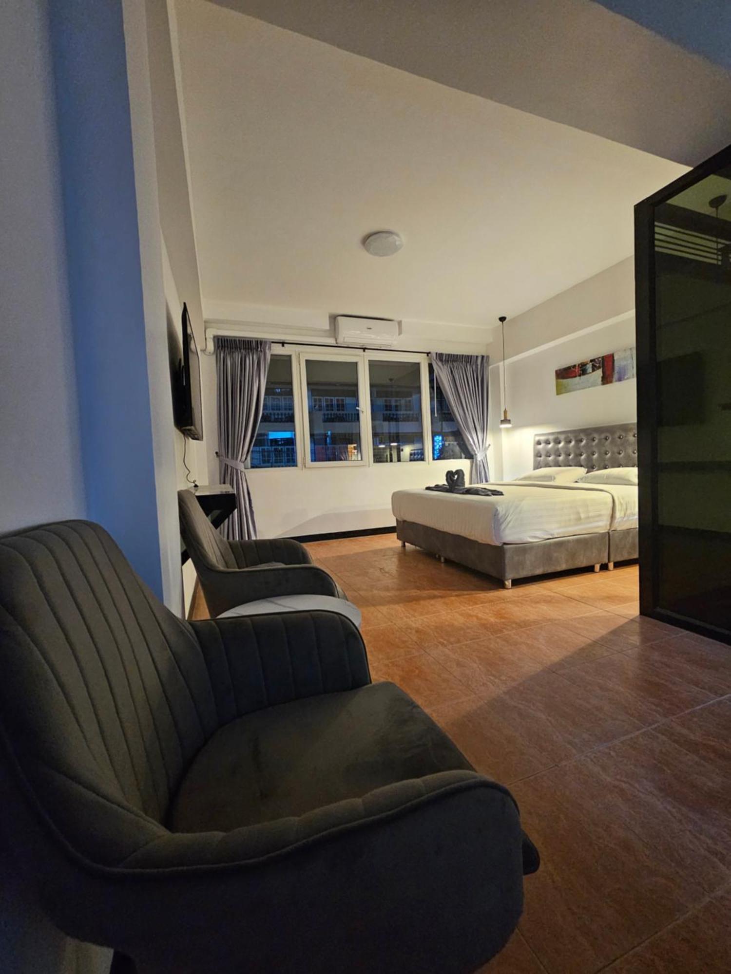 Happy Beach Jomtien Guesthouse Екстер'єр фото