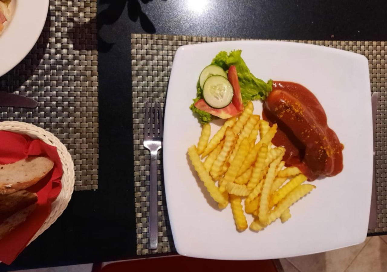 Happy Beach Jomtien Guesthouse Екстер'єр фото